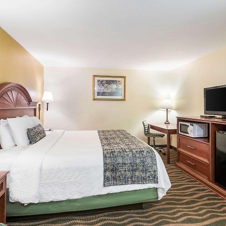 Rodeway Inn Cadiz Экстерьер фото