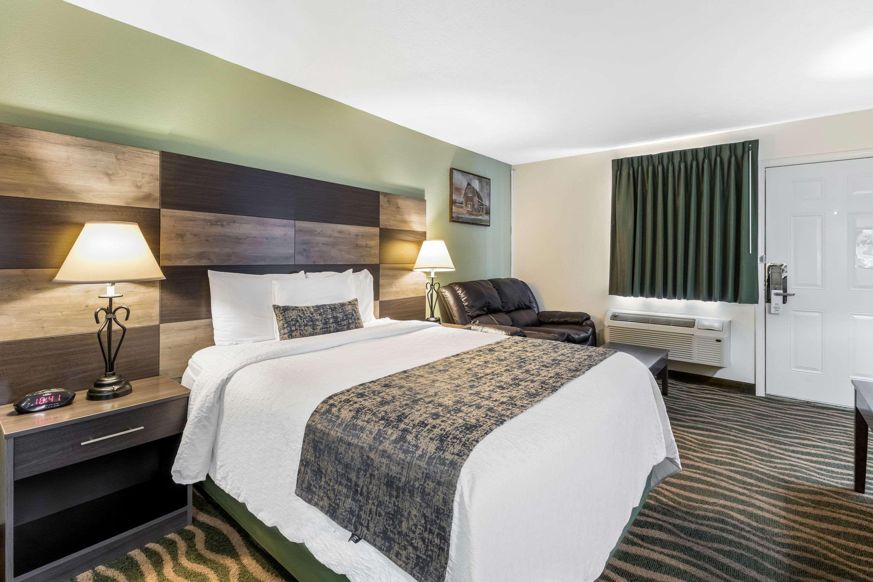 Rodeway Inn Cadiz Экстерьер фото