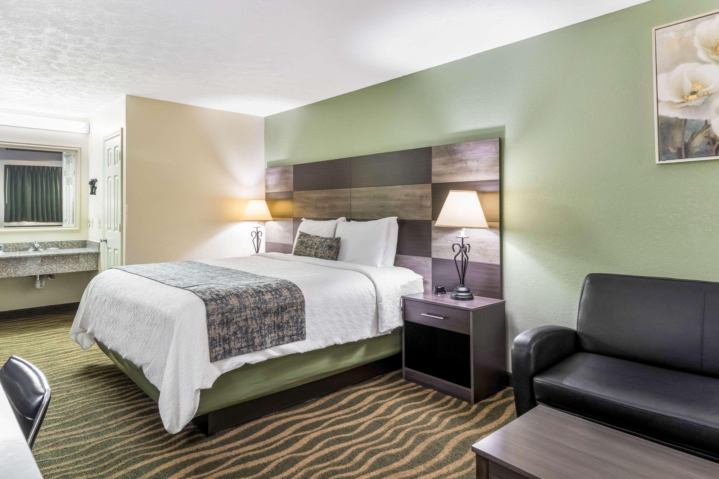 Rodeway Inn Cadiz Экстерьер фото