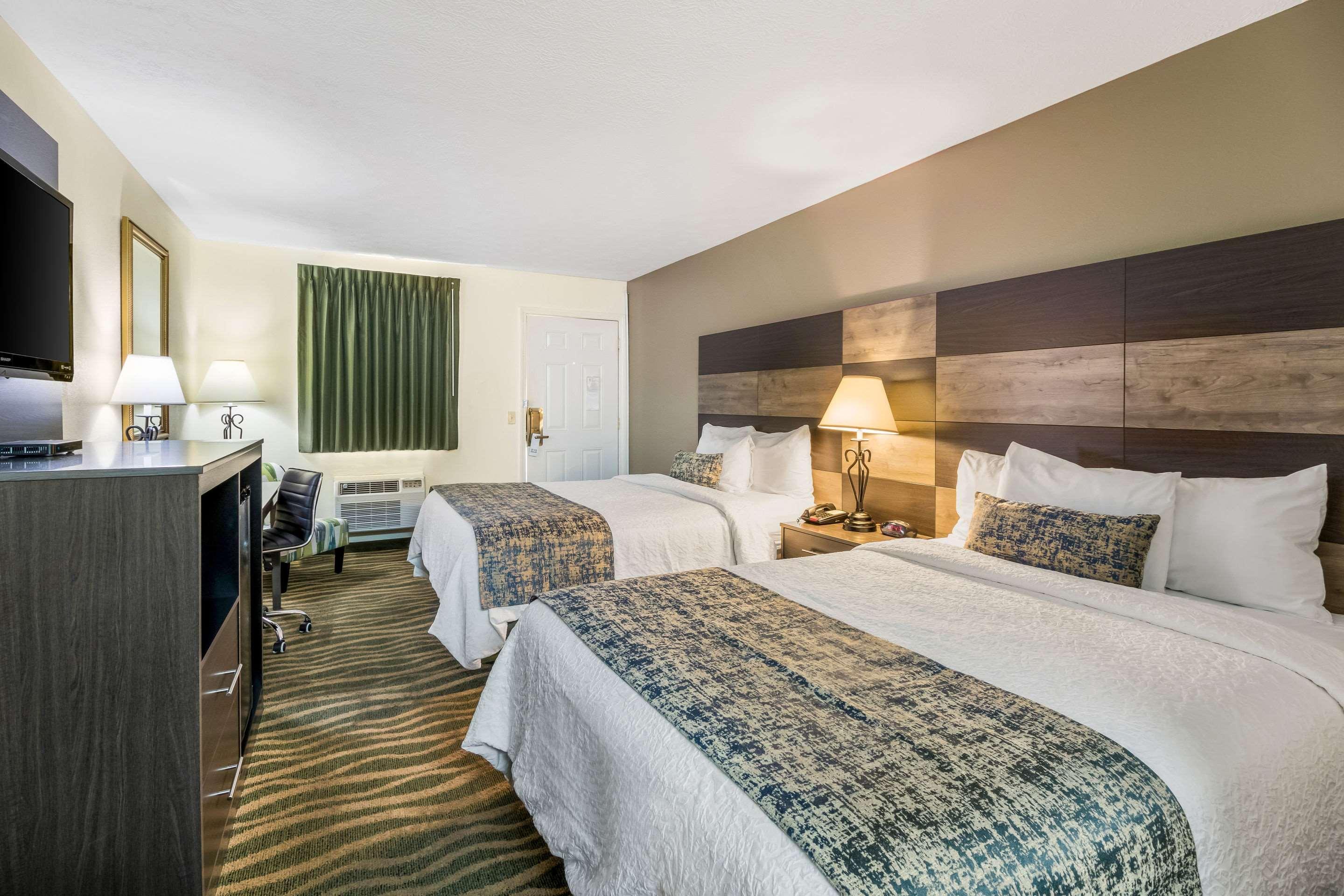 Rodeway Inn Cadiz Экстерьер фото