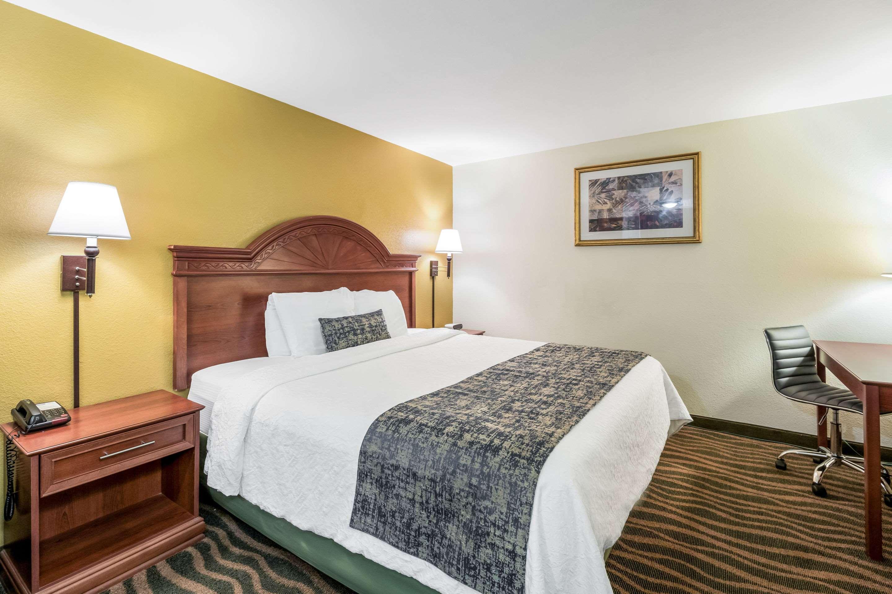 Rodeway Inn Cadiz Экстерьер фото
