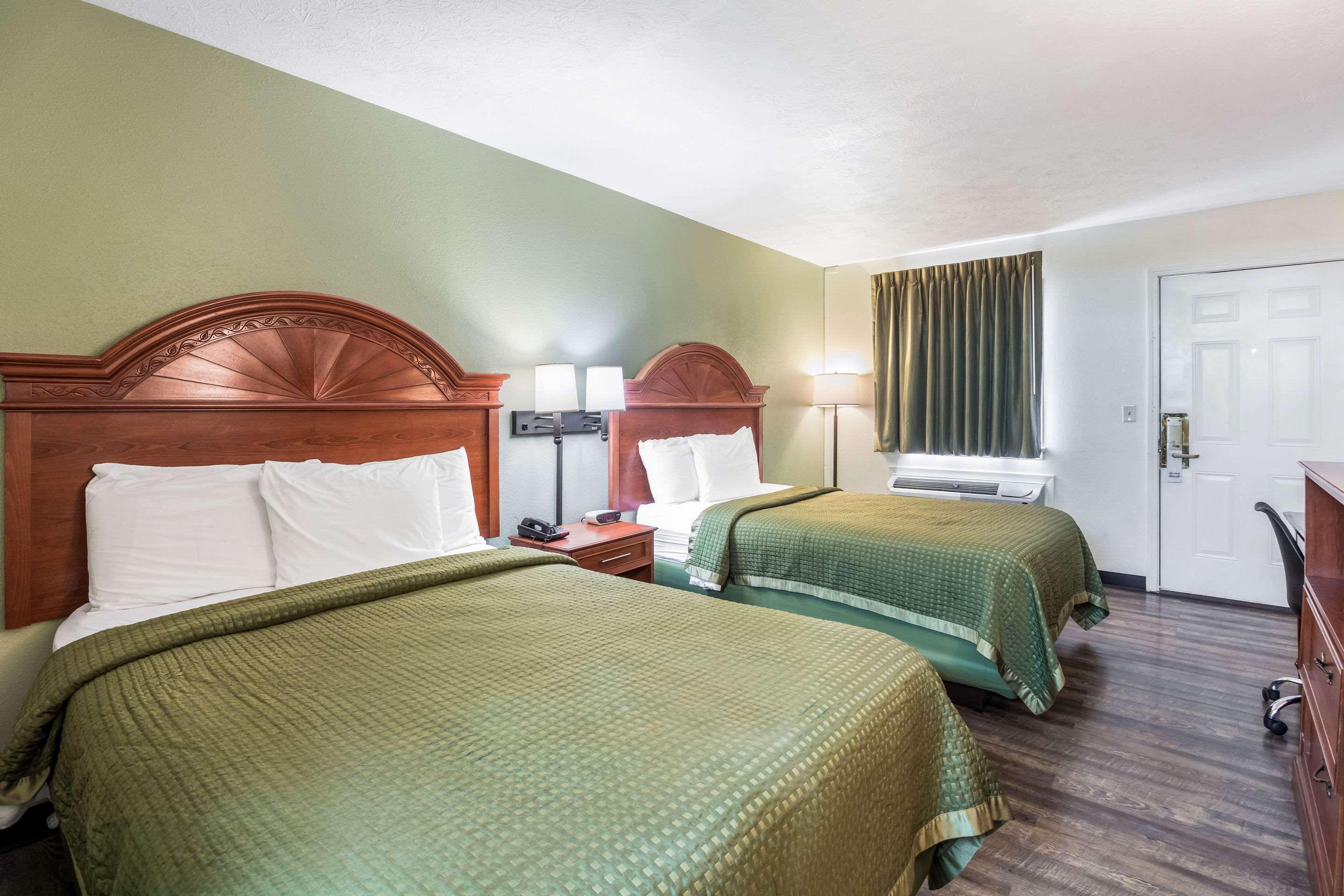 Rodeway Inn Cadiz Экстерьер фото