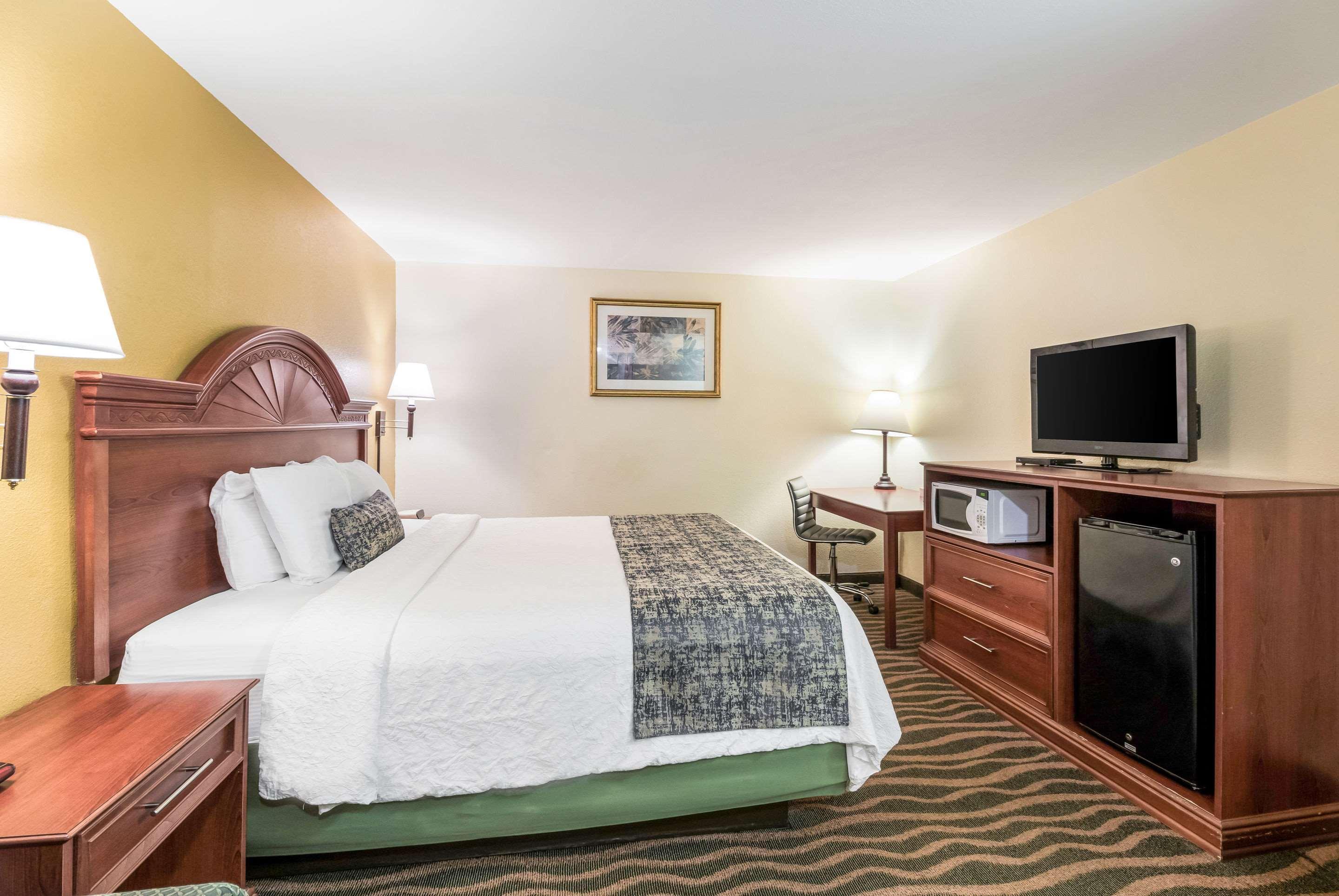 Rodeway Inn Cadiz Экстерьер фото