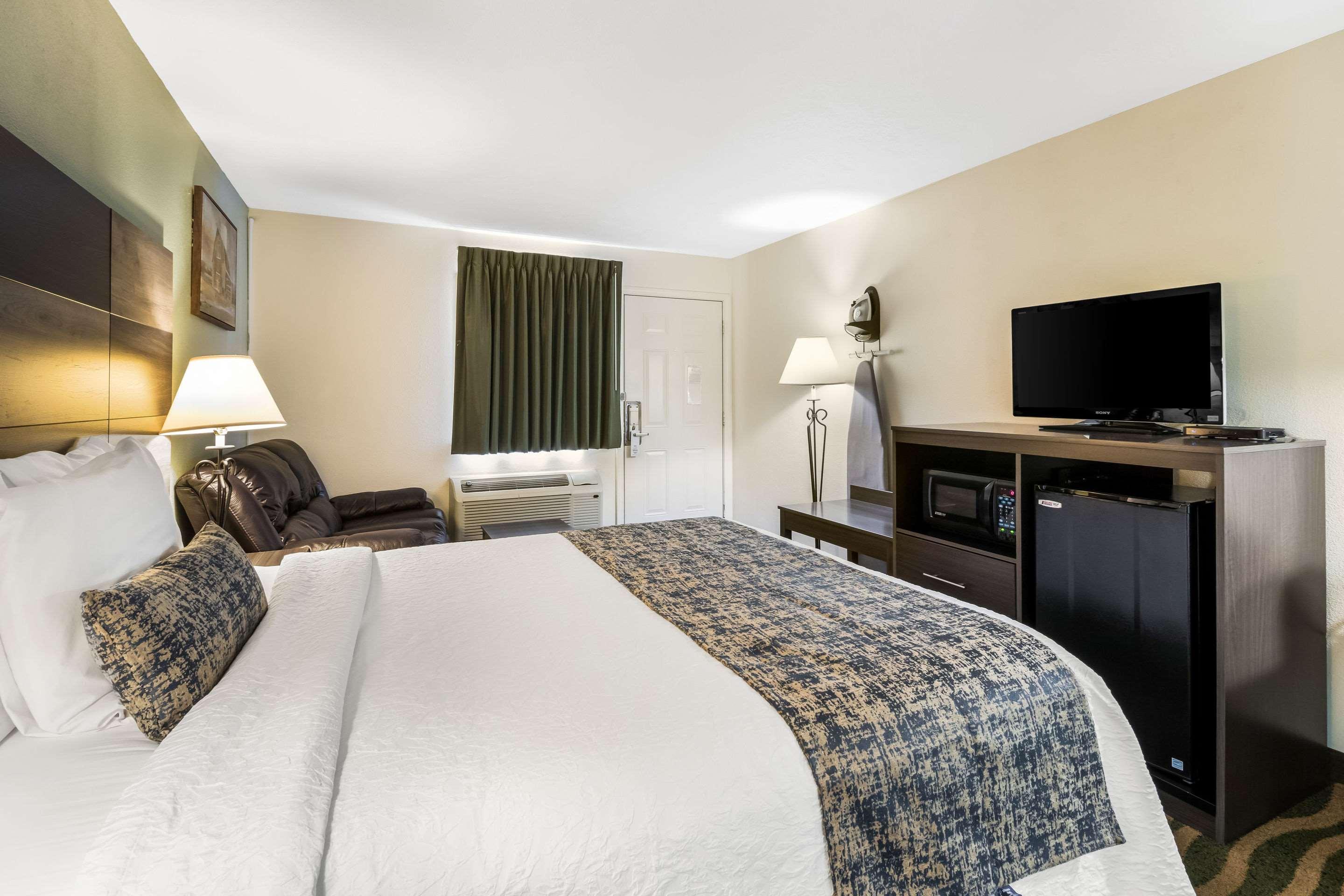 Rodeway Inn Cadiz Экстерьер фото