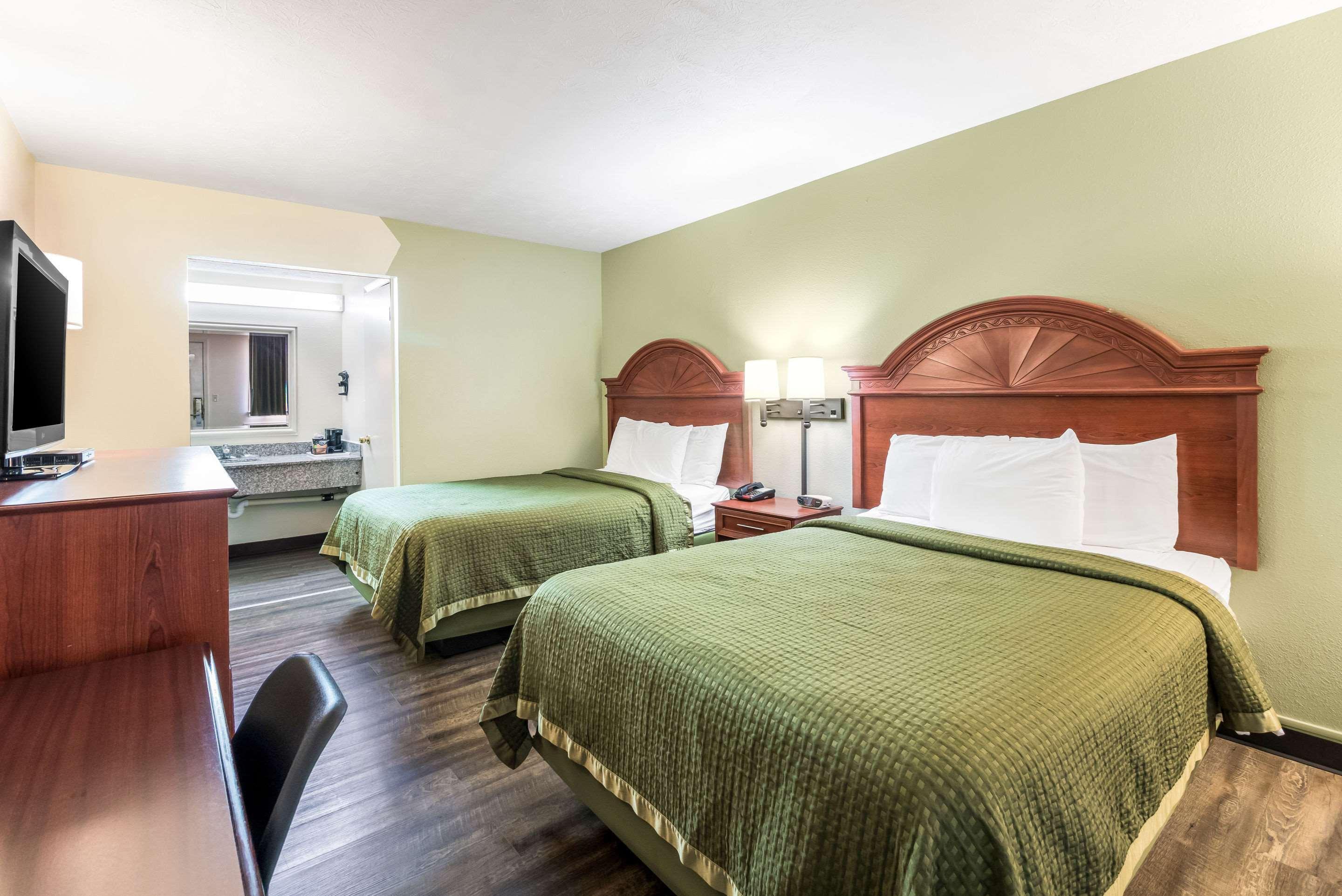 Rodeway Inn Cadiz Экстерьер фото