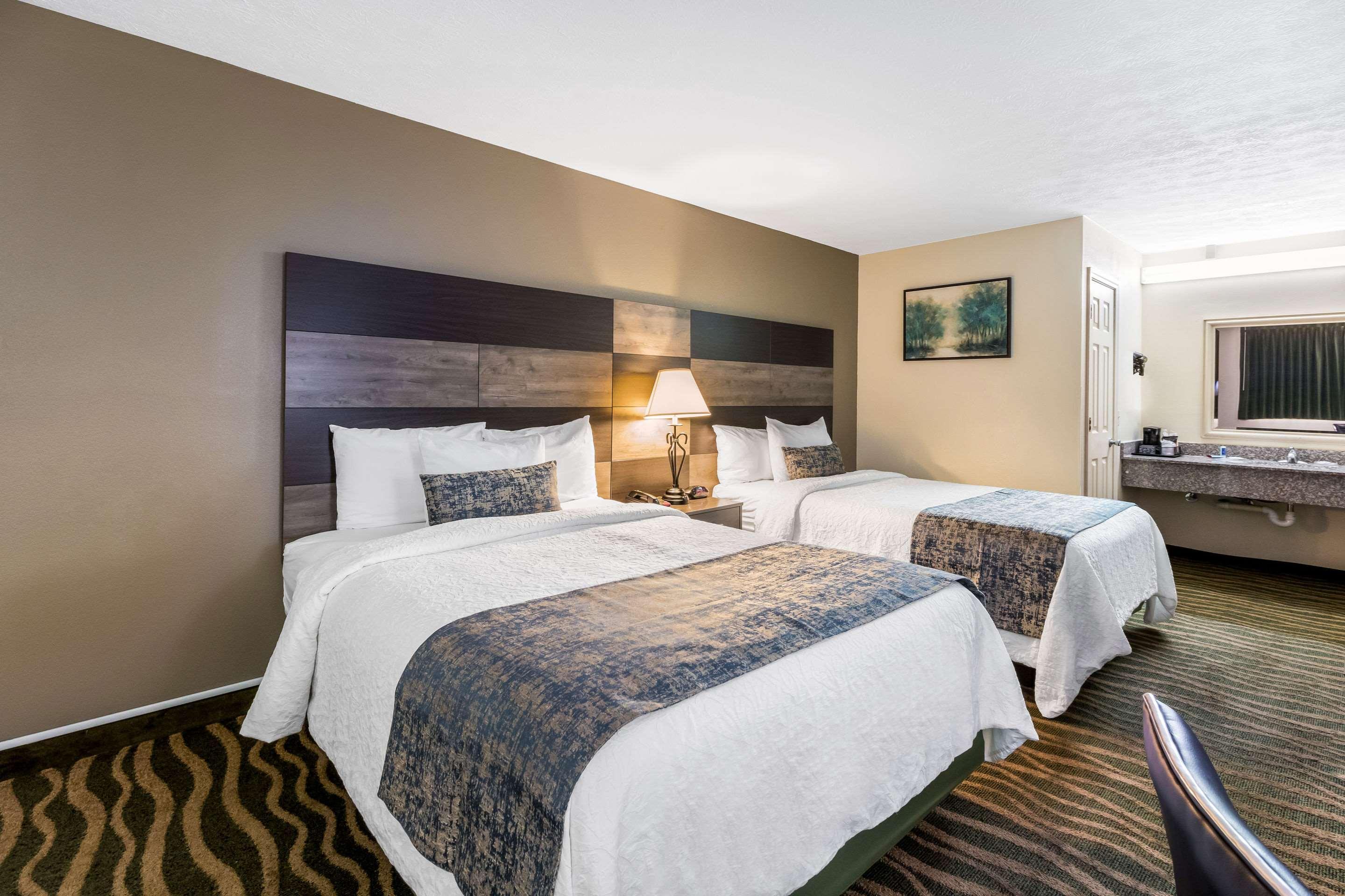 Rodeway Inn Cadiz Экстерьер фото