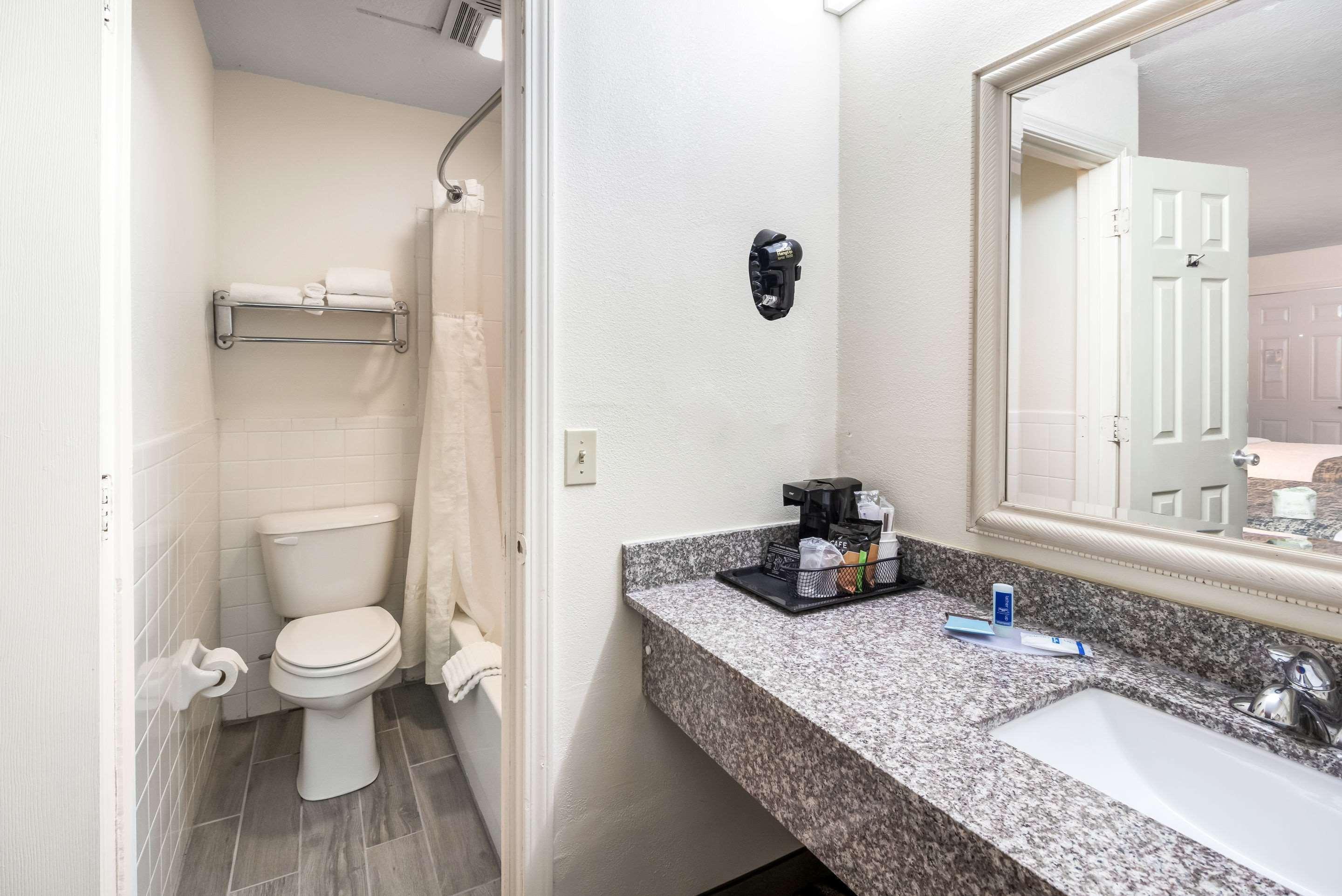 Rodeway Inn Cadiz Экстерьер фото
